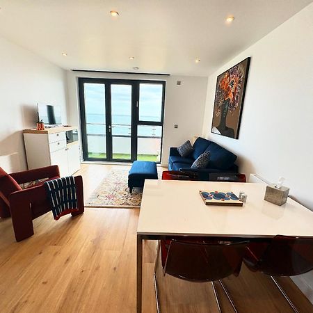 Stunning Beach Front Apartment With Sea Views, Free Parking & Balcony Ramsgate Eksteriør billede