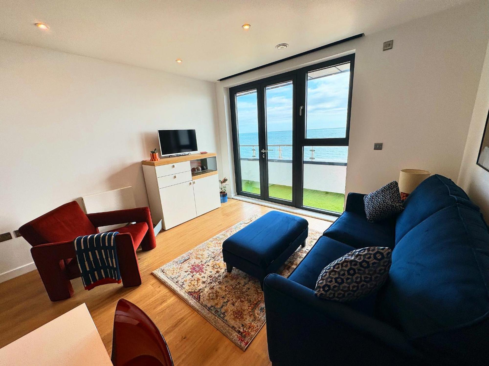 Stunning Beach Front Apartment With Sea Views, Free Parking & Balcony Ramsgate Eksteriør billede