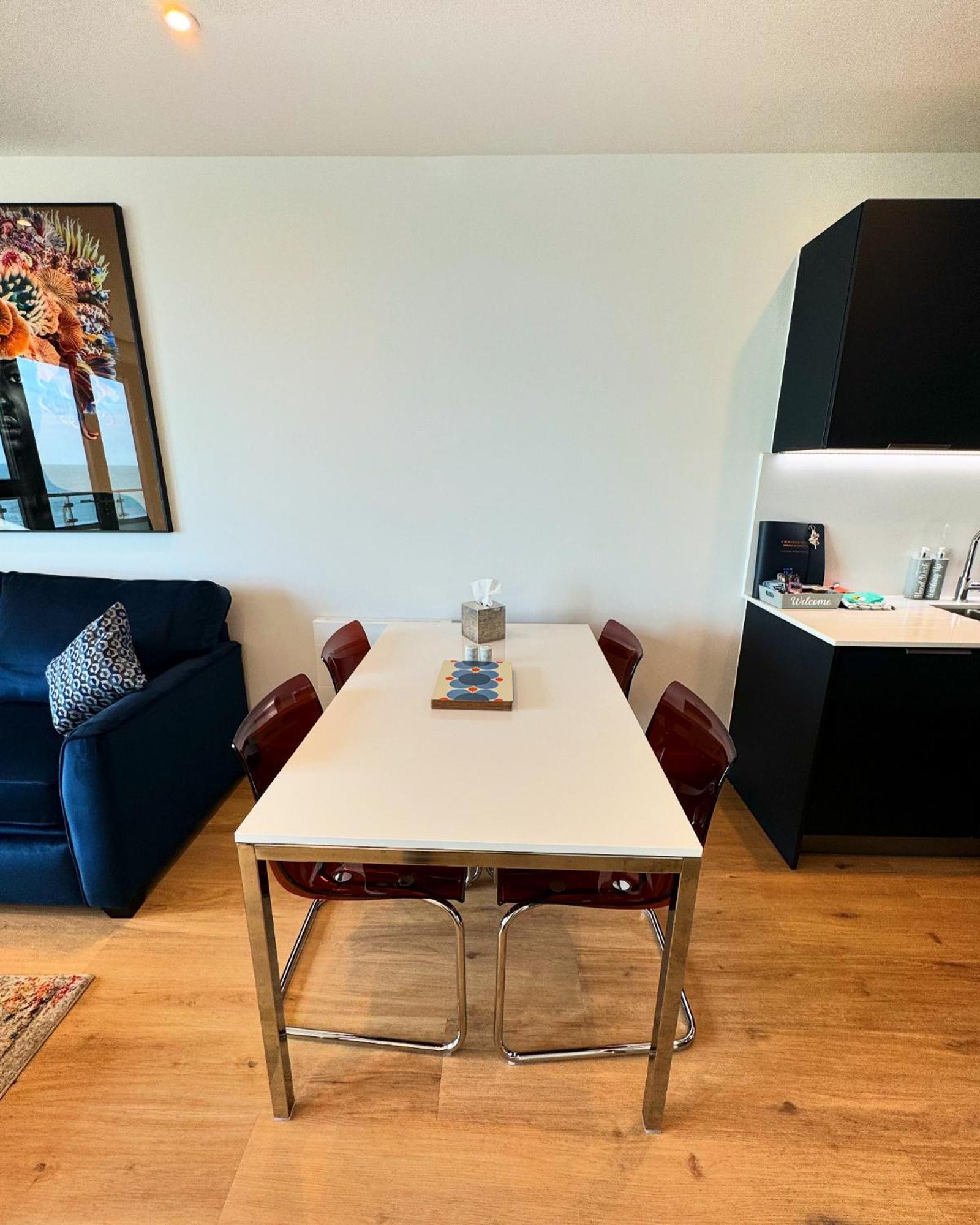 Stunning Beach Front Apartment With Sea Views, Free Parking & Balcony Ramsgate Eksteriør billede